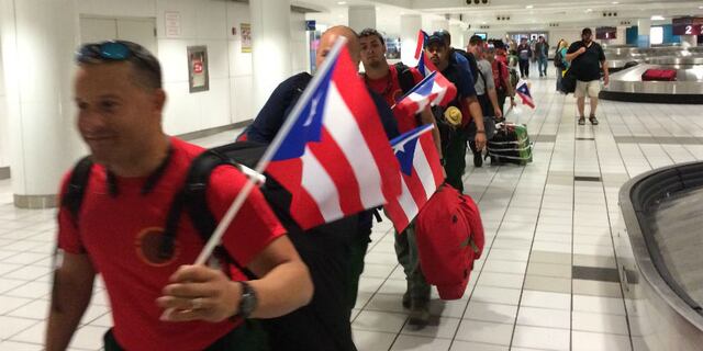 Recibimiento de héroes a bomberos boricuas