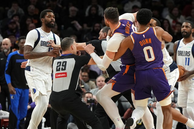 Marshall de Mavericks y Nurkic de Suns son suspendidos de varios partidos