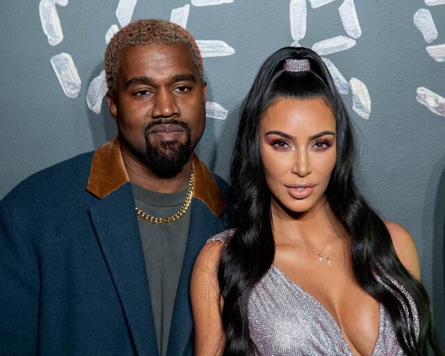 Kanye West pide negar solicitud de divorcio de Kim Kardashian