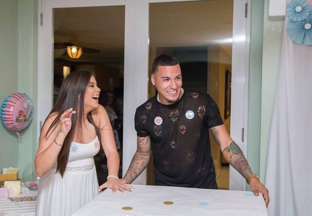 Javier Báez revela el sexo de su bebé