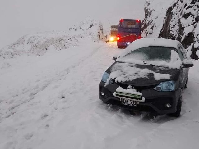 Nevadas y ráfagas afectan noroeste de EEUU; reportan cortes de luz