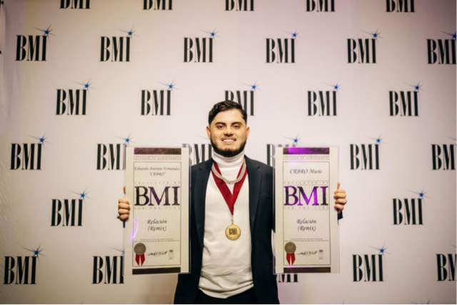 CRBRO se lleva premio al “Remix del Año” por tema que trabajó con Sech