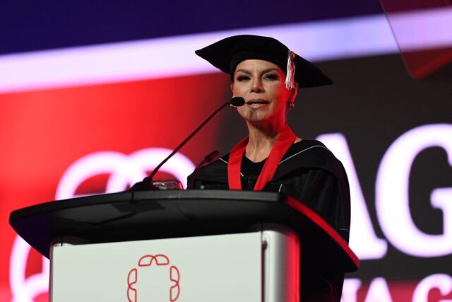 Olga Tañón recibe Medalla Presidencial de Ana G. Méndez University en Florida