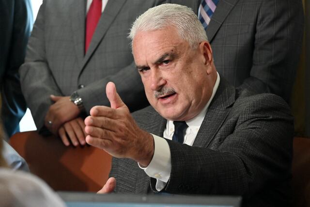 Rivera Schatz reta a la gobernadora sobre alegación de contratos cancelados: “Que diga cuáles son”