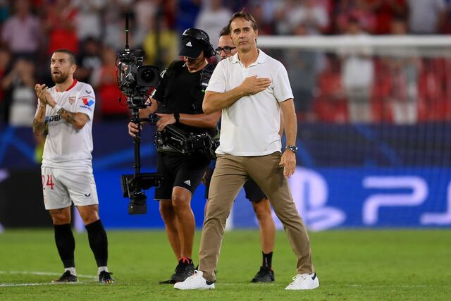 Sevilla pierde de mala manera y sale de su entrenador