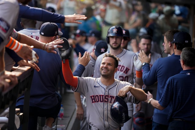 Astros se llevan la serie de 2 juegos de la Ciudad de México al superar 8-2 a Rockies