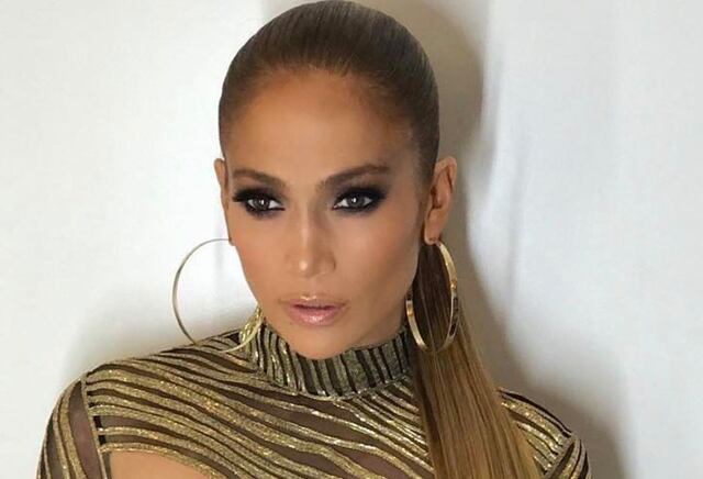 JLo posa para su nuevo video musical sin ropa interior