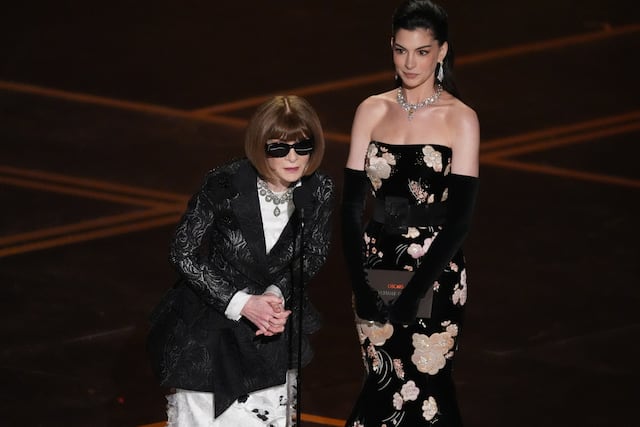 Anne Hathaway y Anna Wintour le hacen un guiño a El diablo viste a la moda 2 en los Óscar