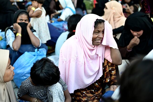Indonesia empuja bote con refugiados de regreso a aguas internacionales