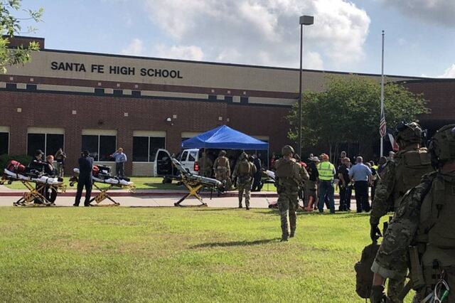Dan a conocer detalles del adolescente que mató a 10 personas en Texas