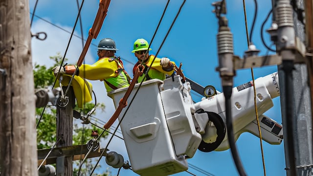 NEPR prohíbe a LUMA Energy incluir nuevos cargos por interconexión y ordena reducción en factura