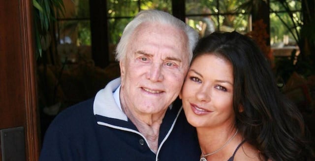 Catherine Zeta-Jones despide a su suegro Kirk Douglas