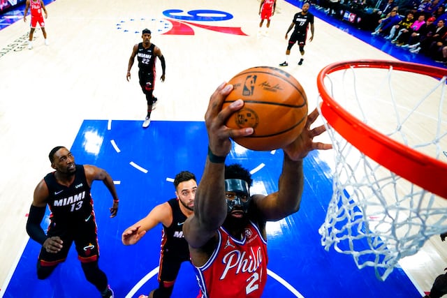 Sixers empatan la serie de la mano de Harden y Embiid