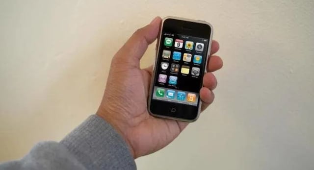 Subasta del primer iPhone de Apple alcanza los $450,000 dólares