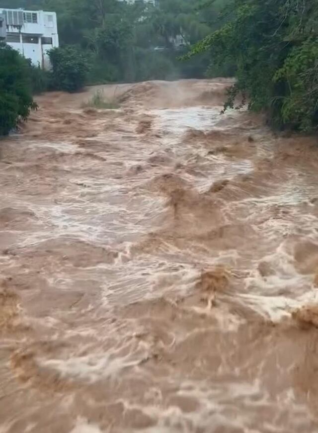 Impactantes videos de inundaciones en varios municipios de la isla