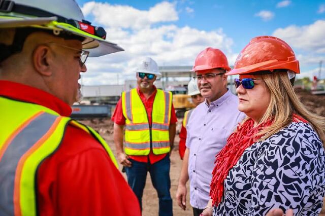 Jenniffer González inspecciona proyectos sufragados con fondos federales en Juana Díaz