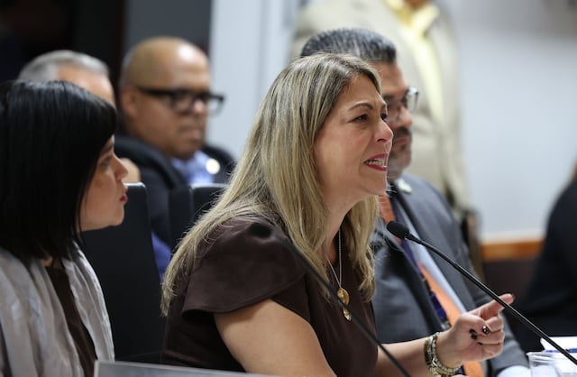 Piden desacato para Suzanne Roig si no entrega al Senado documentos en 48 horas