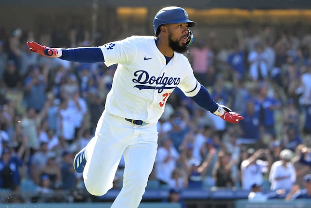 Dodgers barren a los Piratas tras hit de victoria por parte de Teoscar Hernández