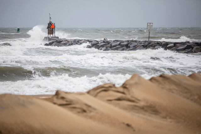Tormenta tropical Ophelia se acerca a Carolina del Norte
