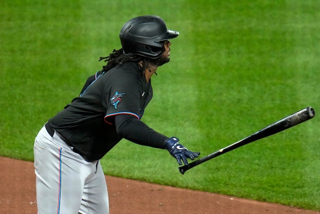 Marlins superan 4-3 a Piratas