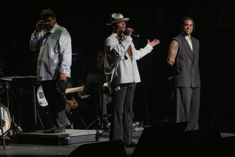 La Orquesta Filarmónica Arturo Somohano, Jamaal Fields-Green y Aramie Payton en el estreno de “Thriller: el tributo filarmónico a Michael Jackson” (Suministrada)