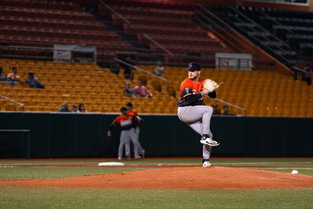 Se empatan las series semifinales del béisbol invernal