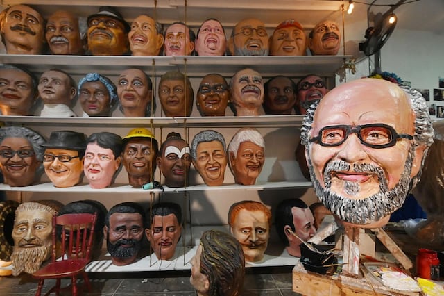 Los cabezudos de las SanSe alzan la voz por la paz mundial, la naturaleza y la cultura