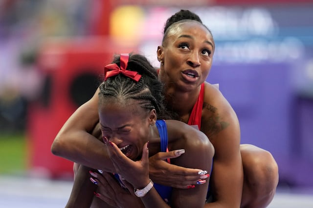 Jasmine Camacho-Quinn y  las mejores manicuras de París 2024
