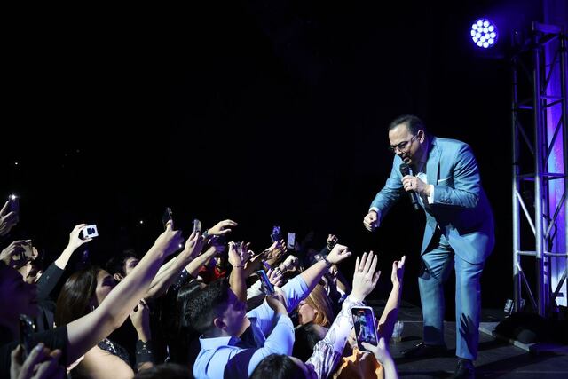 Gilberto Santa Rosa se convierte en el primer artista tropical en presentarse en el Walt Disney Theater