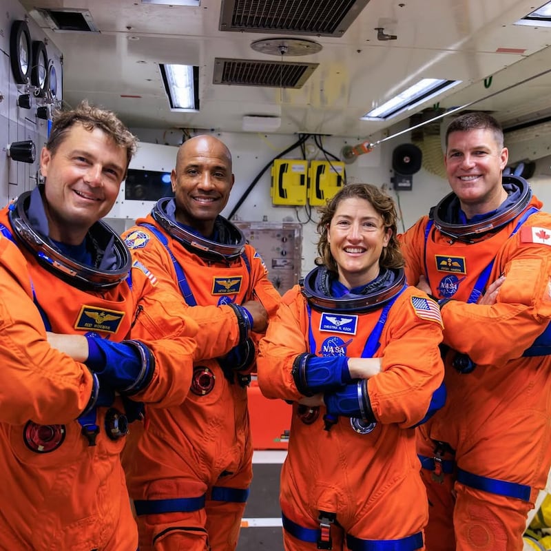 Instagram: @astro_christina
