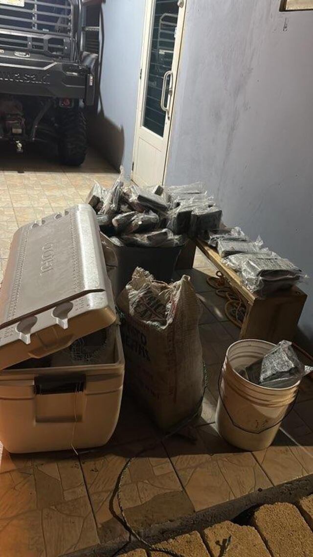 Federales confiscan 395 libras de cocaína escondidas dentro de una embarcación en Rincón