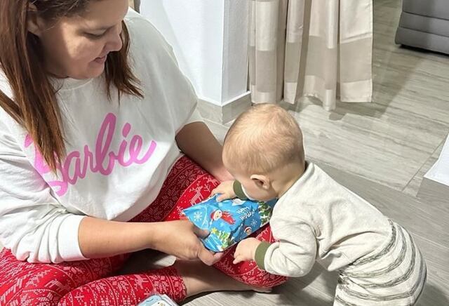 Marjorie Ramírez celebra el primer Día de Reyes junto a su hijo