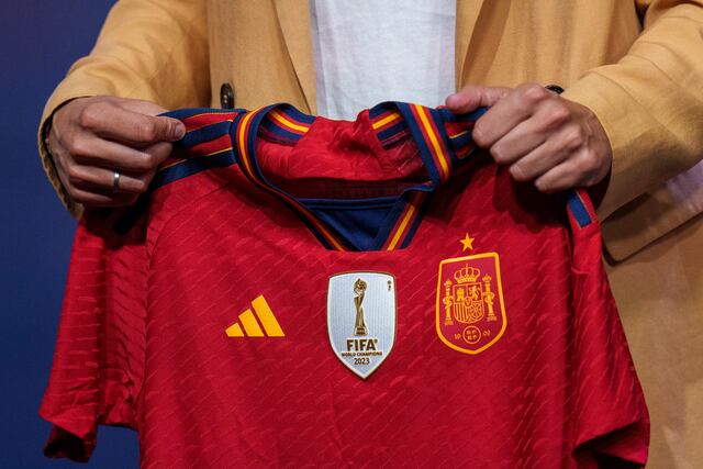 Jugadoras de futbol en España levantan boicot contra la selección tras intervención del gobierno