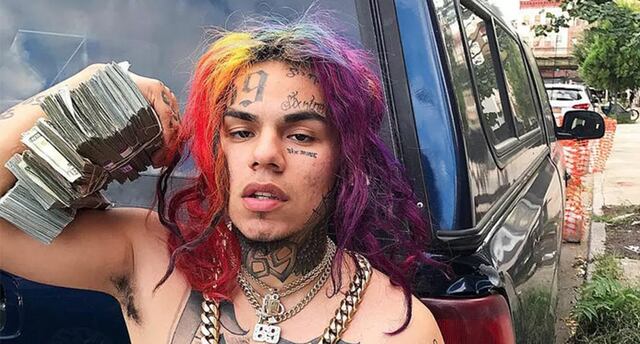 6ix9ine reparte dinero en una calle de República Dominicana en agradecimiento por su libertad