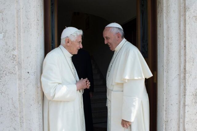 Así fue la reunión sorpresa entre el Papa Francisco y Benedicto XVI