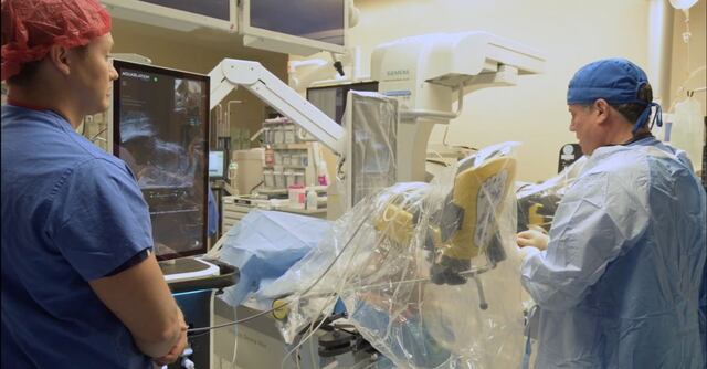 Professional Hospital Guaynabo implementa sistema robótico para cirugía de próstata agrandada