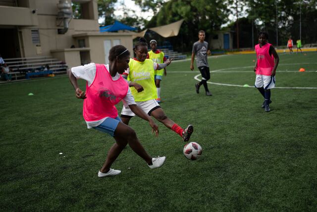 Debut en el Mundial femenino brinda alegría a la convulsa Haití