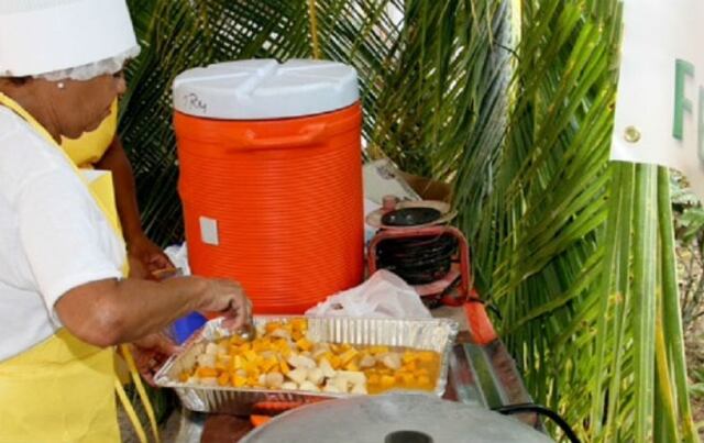Celebran Festival de la Patita de Cerdo Guisá con olla de 1,400 libras