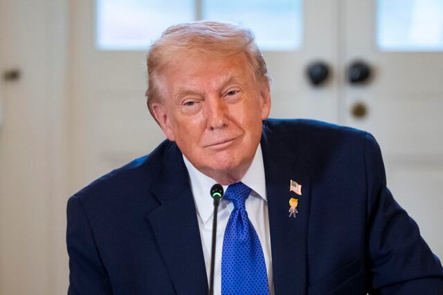 Trump anuncia arancel del 25% para cualquier nación que haga negocios con Irán