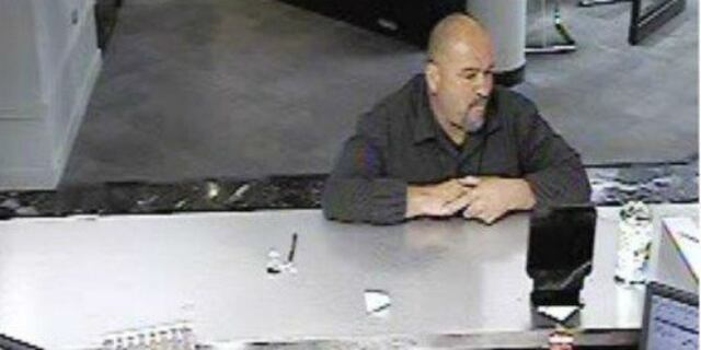 Buscan hombre acusado de fraudes bancarios