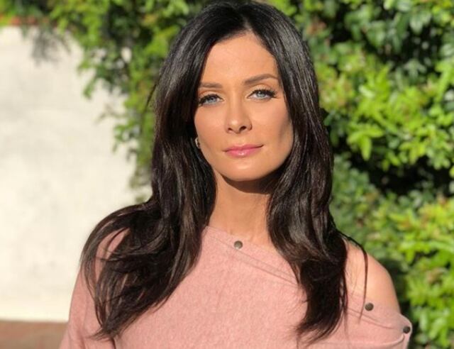 Dayanara Torres comparte foto de misterioso hombre
