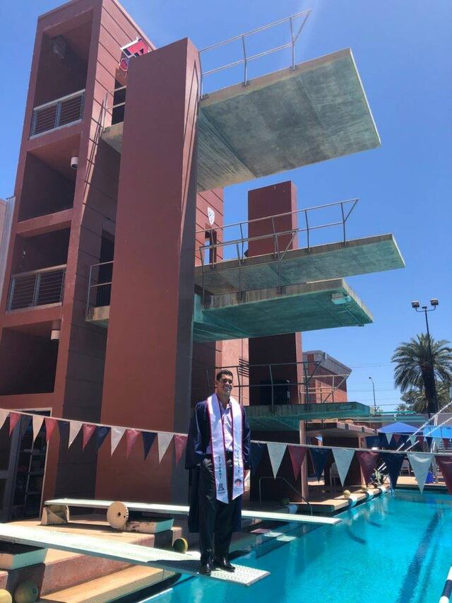 Se gradúa de ingeniero pero no se quita del clavado Rafael Quintero