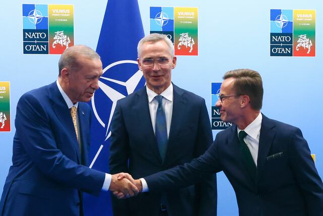 Parlamento turco aprueba unión de Suecia a la OTAN