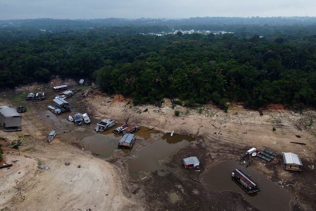 Sequía lleva a los ríos de la Amazonía brasileña a niveles históricamente bajos