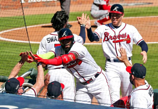 Bravos barren a los Rojos y avanzan a serie divisional