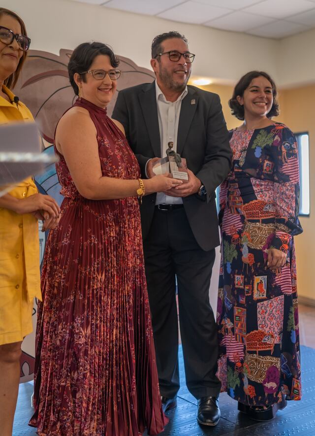 Sylma García González recibe el XIII Premio El Barco de Vapor Puerto Rico por su obra “Walkie – talkie: ¡cambio y fuera!”