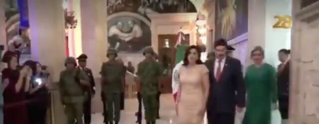 Llamaron 'mamacita' a la primera dama y fueron despedidos por la televisora para la que trabajaban