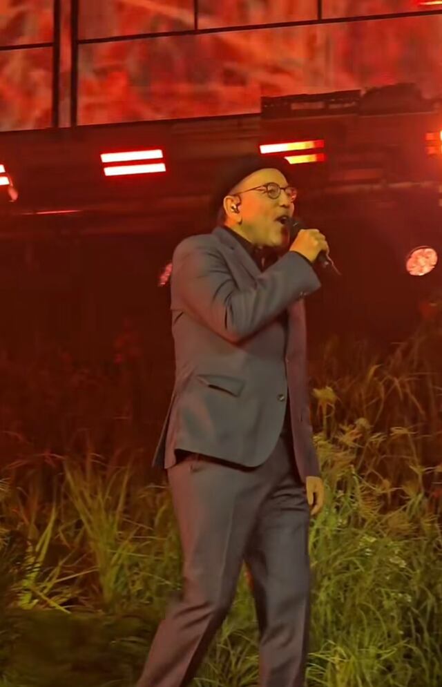 Rubén Blades y Bad Bunny se rinden homenaje en la tarima