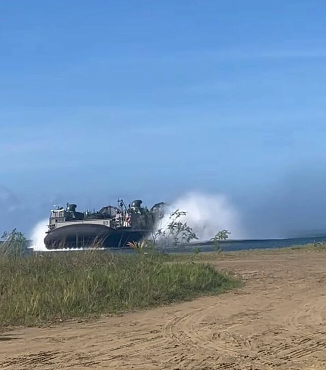 VIDEO: Embarcaciones militares llegan a las costas de Arroyo