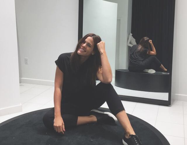 Hija de Gil Marie López le toma tierna imagen a su mamá vestida de novia